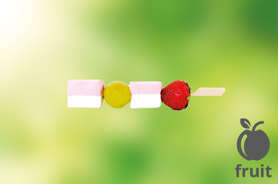 brochette met snoep en fruit