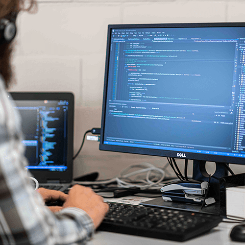 PINTRO programmeur aan het werk PINTRO programmeur aan het werk